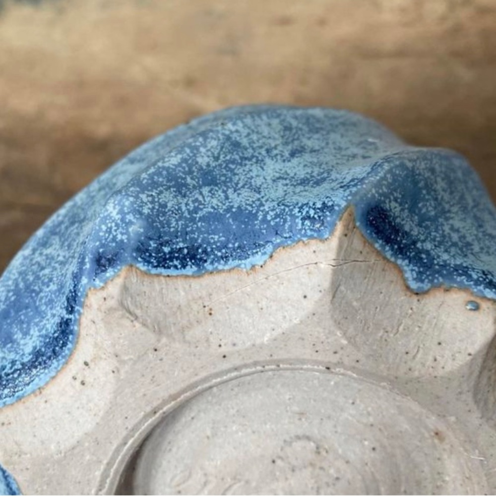 Studio pottery carved blue vase - Picture 6 of 6